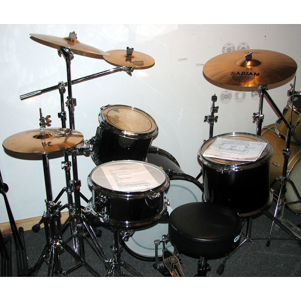 Photo : Arbiter AT Vibrasonic & cymbales Hardware