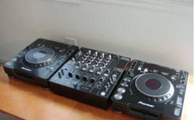 Photo annonce 2 Pioneer CDJ 1000 MK3 CD & 1 Table Mixage
