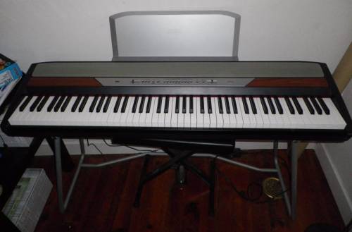 Photo : Korg SP250 BK & housse protection