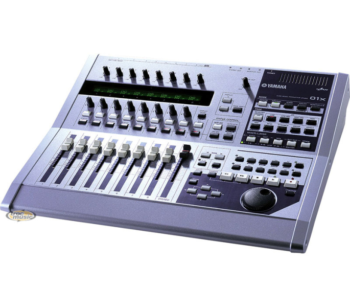 Photo : Console Yamaha 01x surface de controle