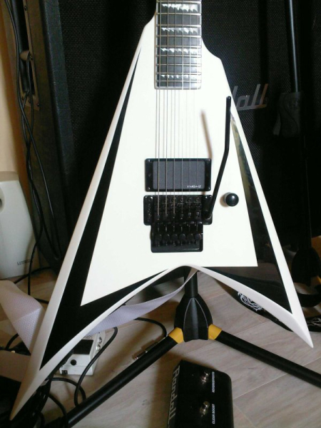 Photo : ESP LTD Alexi