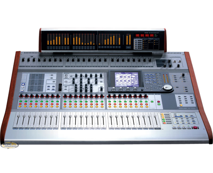 Photo : Console Tascam DM 4800