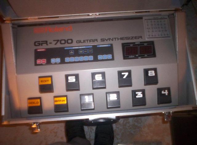 Photo : Pedalier Roland GR 700 pour guitare