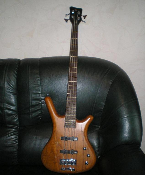 Photo : Warwick Corvette standard 4c bubinga