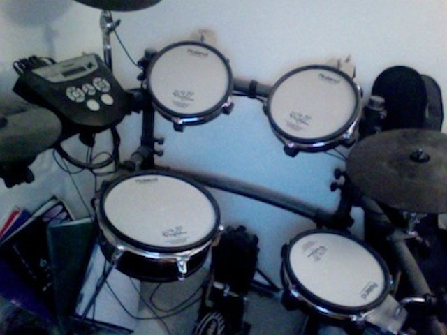 Photo : Roland TD6 KX & pedale GC Gibraltar