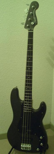 Photo annonce Basse Squier P Bass 4 C & jeu de cordes neuf
