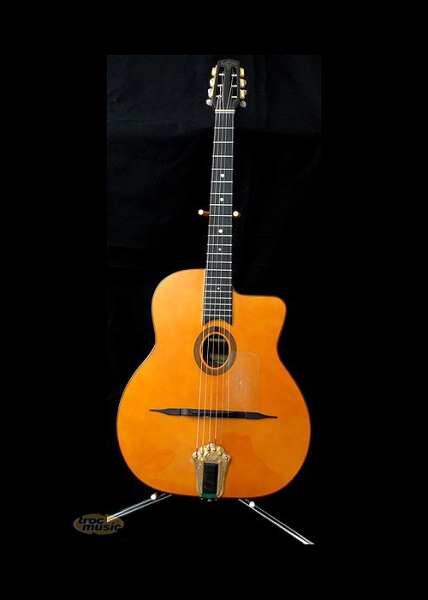 Photo : Guitare Manouche Castellucia modele nuage