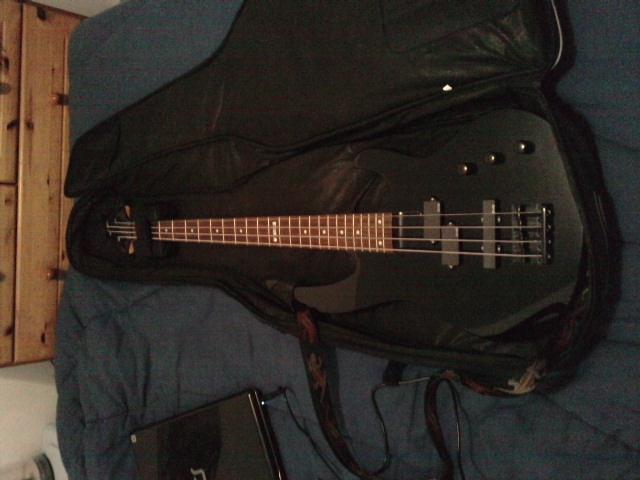 Photo : Guitare basse LTD B50 ESP
