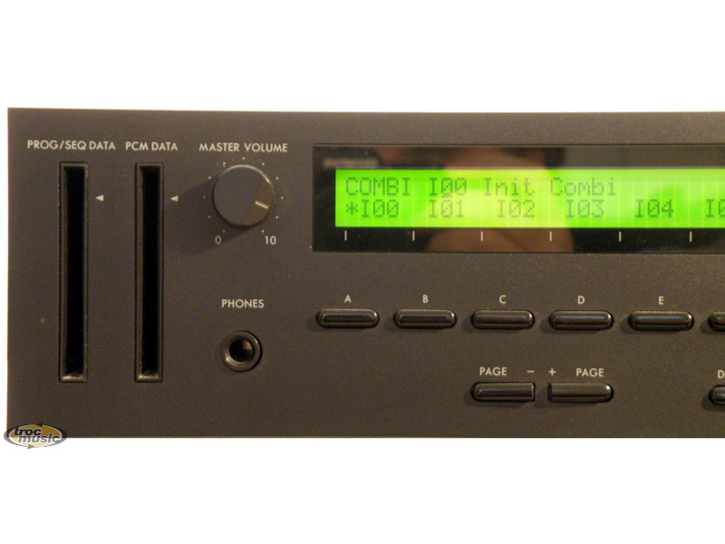 Photo annonce Synthetiseur KORG M1R & 2 cartes extension