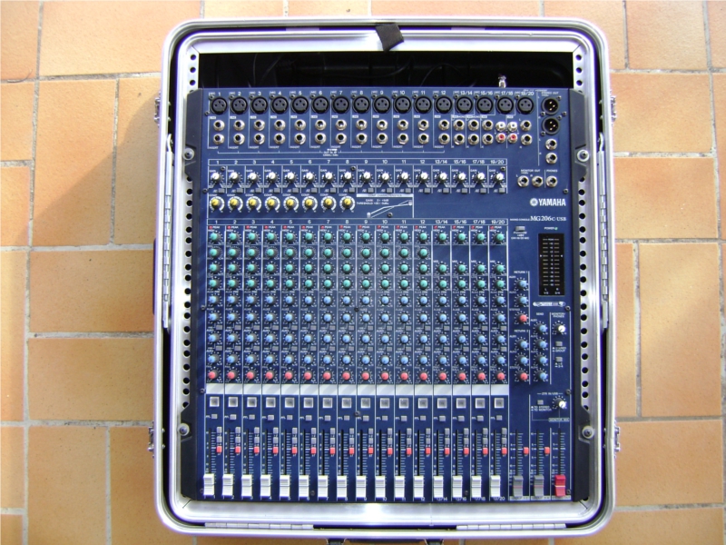 Photo annonce Console Mixage YAMAHA MG206c USB & Rack SKB