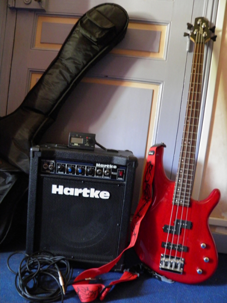 Photo annonce Basse Cort Action red & ampli Hartke 30 watts