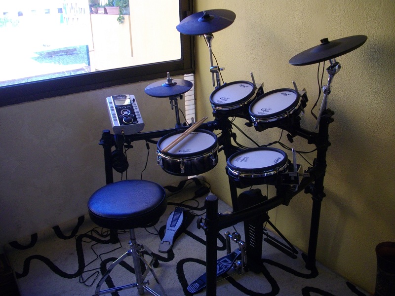 Photo annonce Roland  td9  Kx  complete & Peaux maillees