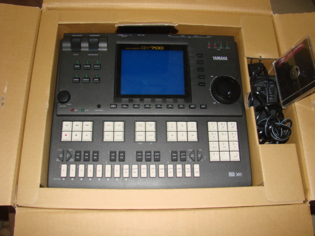 Photo annonce Yamaha     QY     700 sequenceur son vintage