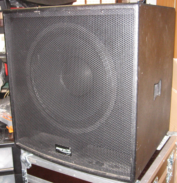 Photo annonce CAISSON DE BASSES 18  BST hp 46cm