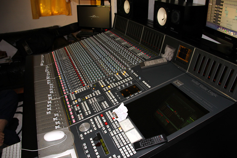 Photo : Console    SSL    Axiom MT
