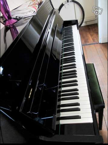 Photo : Piano    droit    Mussard de 1996
