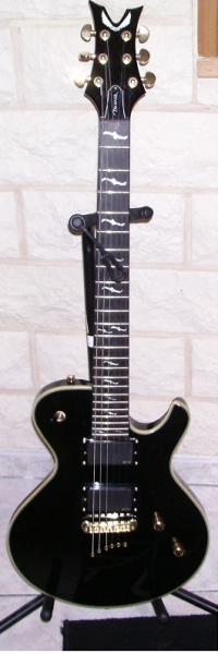 Photo : Dean   Guitars    Deceiver