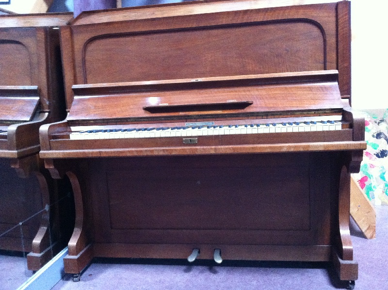 Photo : Piano    droit    Frentzel