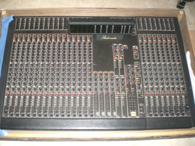 Photo annonce Table de mixage 24 voies Studio Master 2
