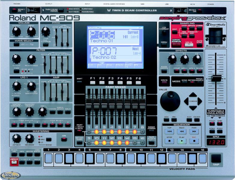 Photo annonce ROLAND   MC909   Groovebox + SMART MEDIA