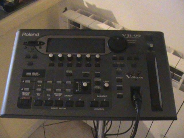 Photo annonce Roland  VB  99   + full stack contre headless
