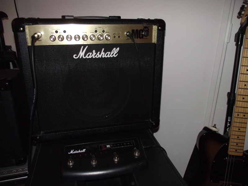 Photo annonce Marshall   MG30  FX + Pedalier Stompware