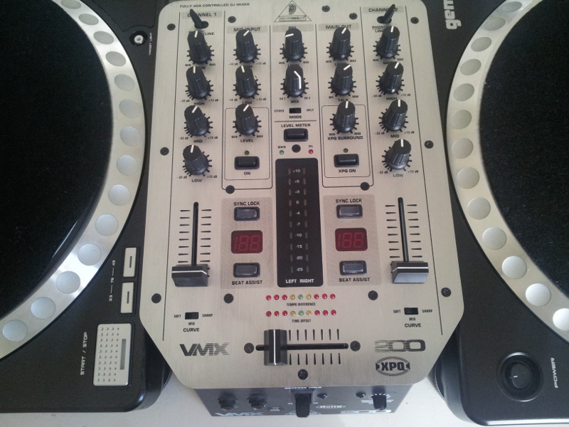 Photo annonce BEHRINGER   VMX  200 Mixeur tres peux servi