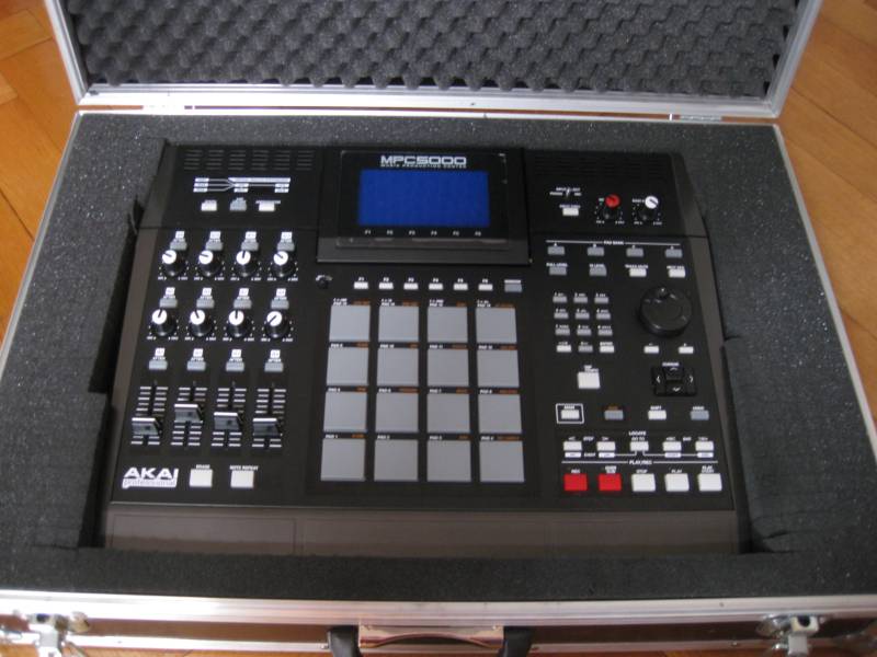 Photo annonce AKAI   MPC  5000 V2 + Extension memoire + Fly