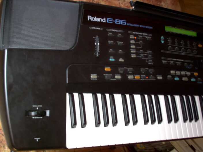 Photo annonce Roland   E   86  Synthetiseur