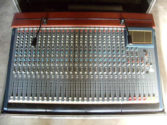 Photo annonce Console     Soundtracs Solo  24 voies