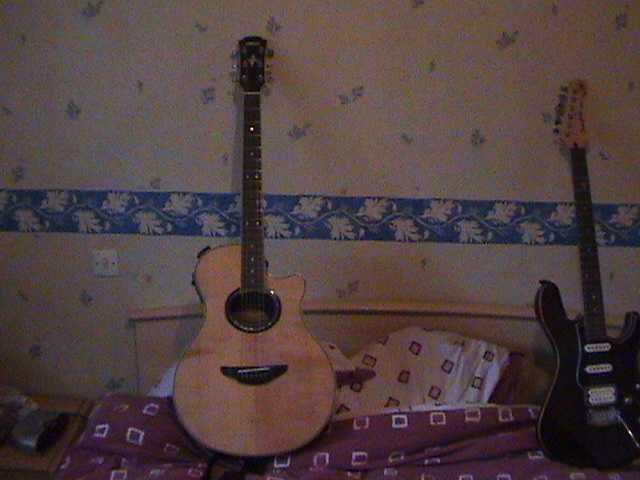 Photo annonce Yamaha  APX  700 excellente pour le tapping