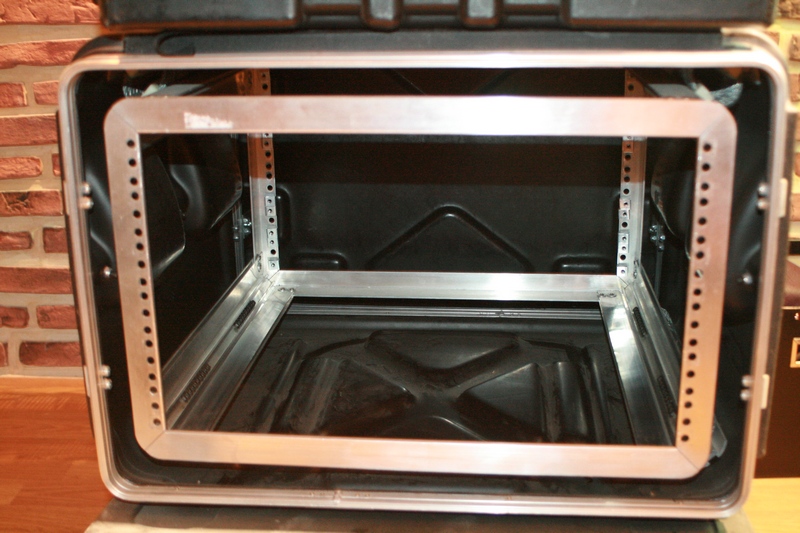 Photo annonce SKB 6U           shockmount rack case SKB906U
