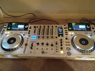 Photo annonce Pioneer DJM 900 Nexus + 2 CDJ 2000  White Lim