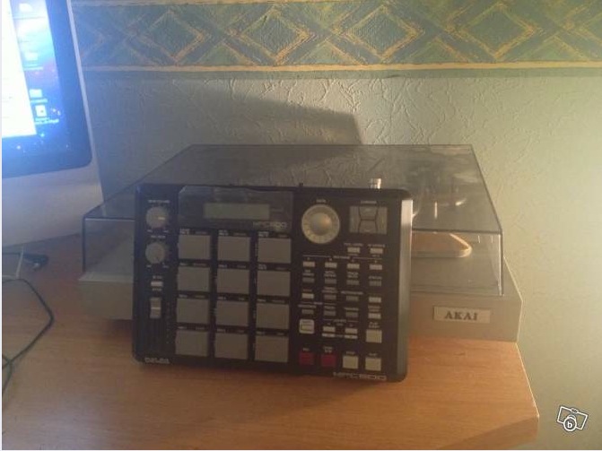 Photo annonce AKAI   MPC500    128 mo + Platine vinyle AKAI