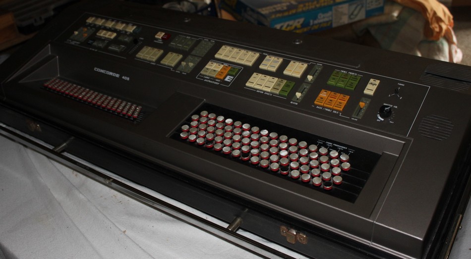 Photo : ELKA             Concorde 405 Clavier accordeon