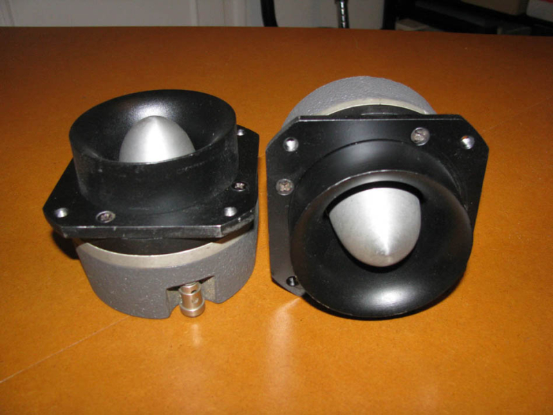 Photo annonce TWEETER    JBL   2402