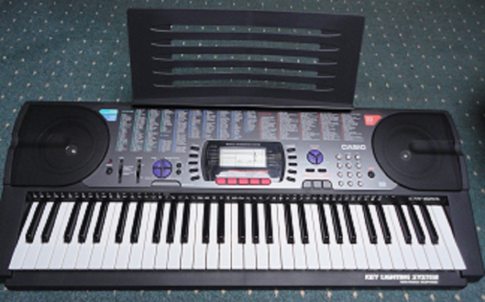 Photo : Casio   CTK    620 L + Porte Partition