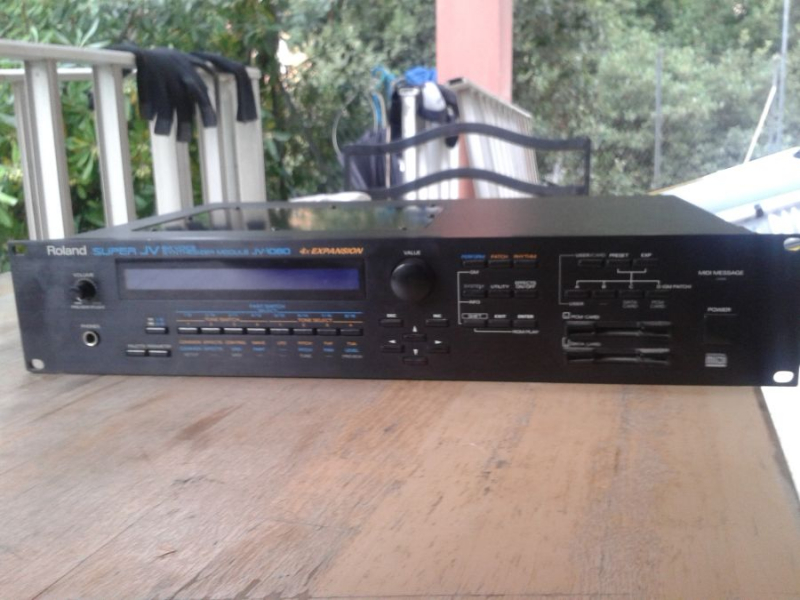 Photo : ROLAND   JV    1080 Expendeur