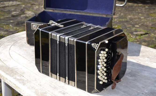 Photo annonce Bandoneon        chromatique A Arnold + valisette