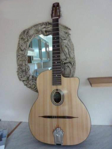 Photo : Guitare Manouche Dupont Nomade avec etui