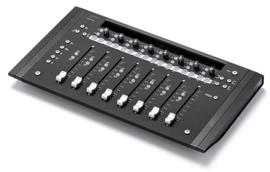 Photo : Avid Artist Mix  surface de control 