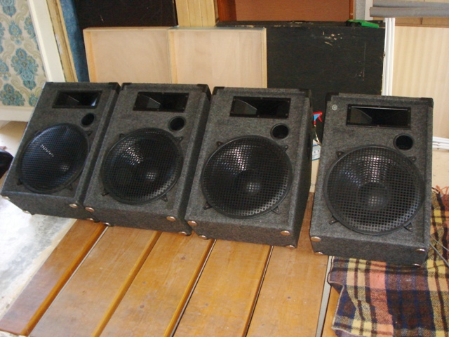 Photo : Retour   Scene   500 W x5 dont  1 amplifie 300W