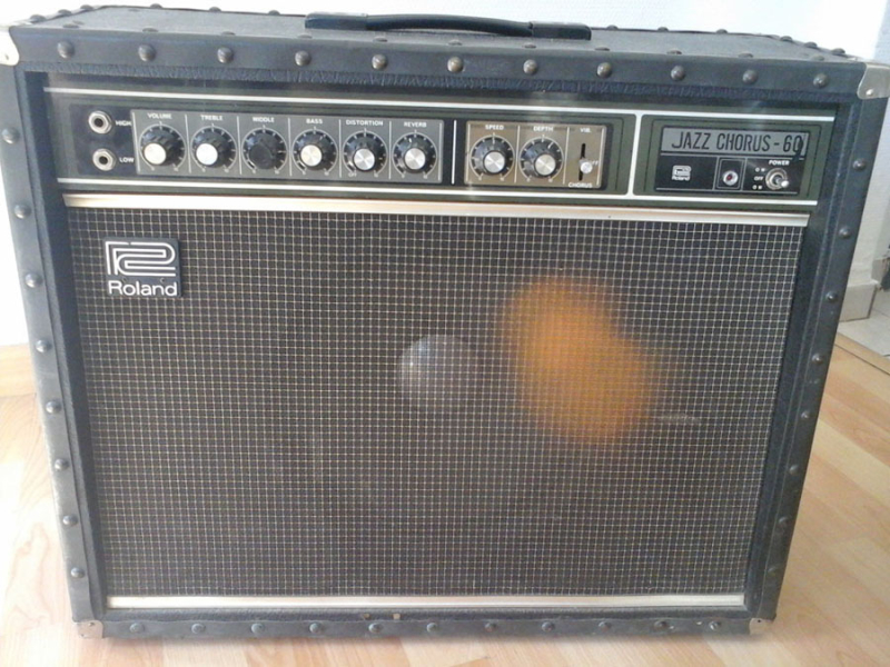 Photo annonce Roland Jazz Chorus 60 avec HP de 30 cm