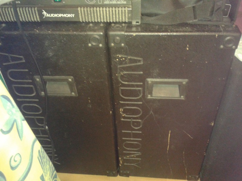 Photo : Audiophony      Ampli avec 1 retour et 2 enceintes