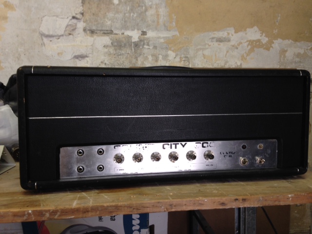 Photo : Tete    Ampli    Sound City L 200