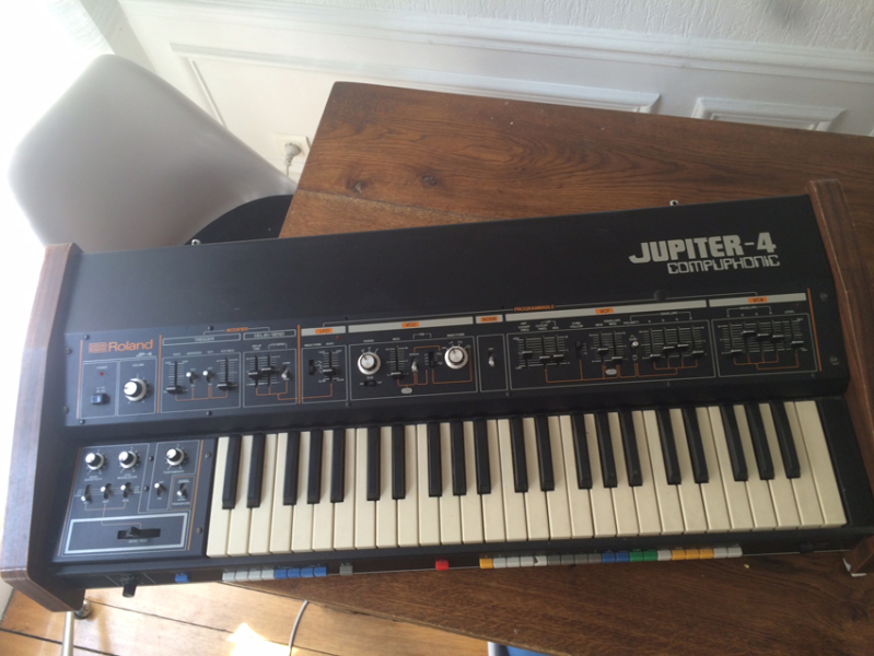 Photo : Roland  Jupiter  4 Compuphonic