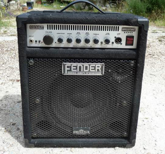 Photo : FENDER       BASSMAN 100 COMBO
