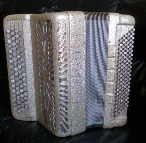Photo : Accordeon chromatique italien 4 voix