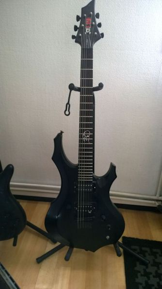 Photo : ESP    LTD   f   2005 30th anniversary