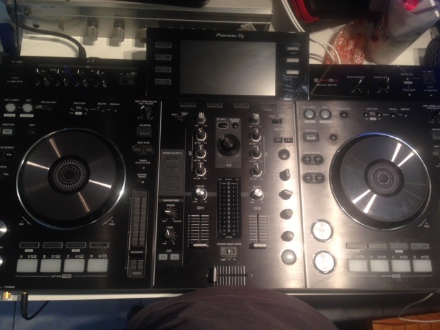Photo : Pioneer  XDJ  RX + Casque RELOOP rhp 20
